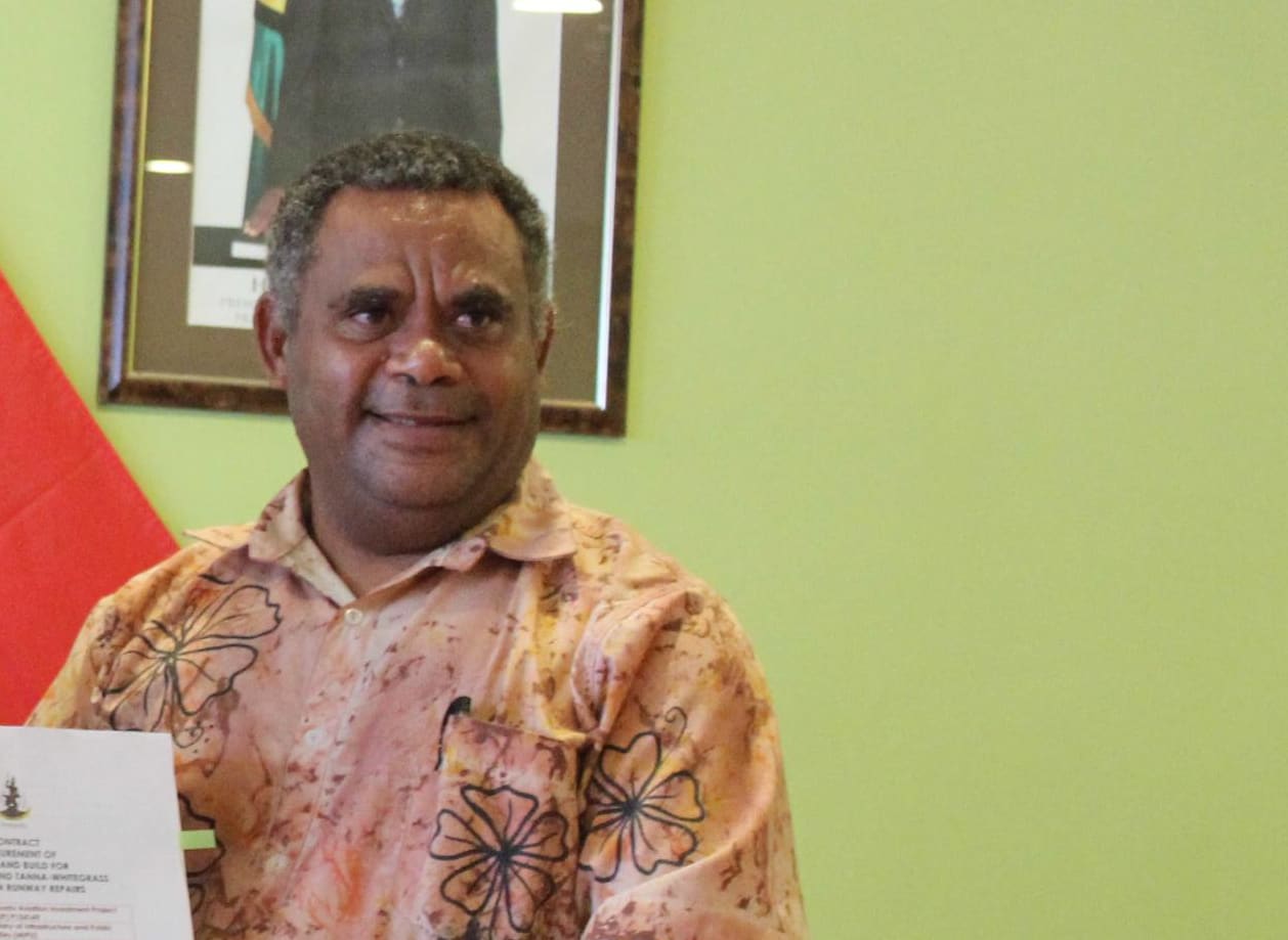 Vanuatu's minister for infrastructure and public utilities Jotham Napat and Chinese company representatives Liang Qing and Chen Tianzhi.