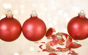 A broken christmas bauble between others (Photo by Carlos Hernandez / Connect Images / Connect Images via AFP)