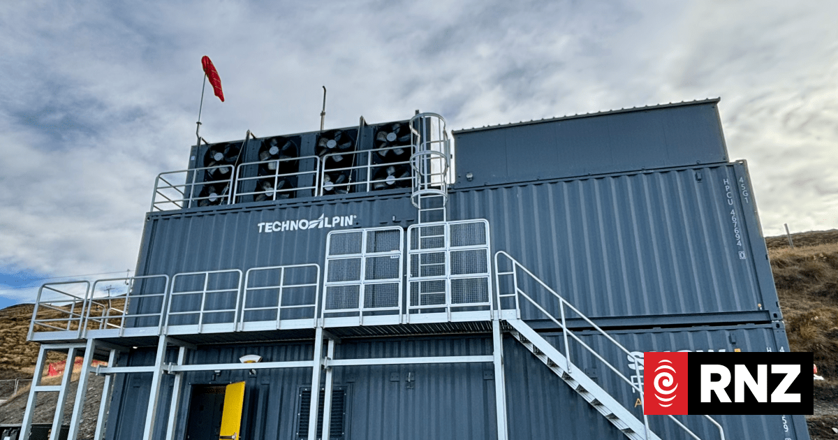 Coronet Peak opens $2 million 'snow factory' | RNZ News