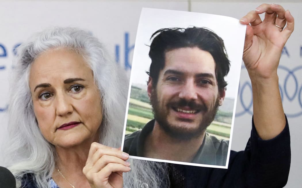 Debra Tice, mother of US journalist Austin Tice who was kidnapped in Syria five years prior, holds a dated portrait of him during a press conference in the Lebanese capital Beirut on July 20, 2017. (Photo by JOSEPH EID / AFP)
