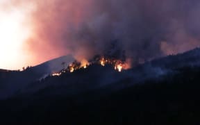 Port Hills fire from halfway up Worsley Rd