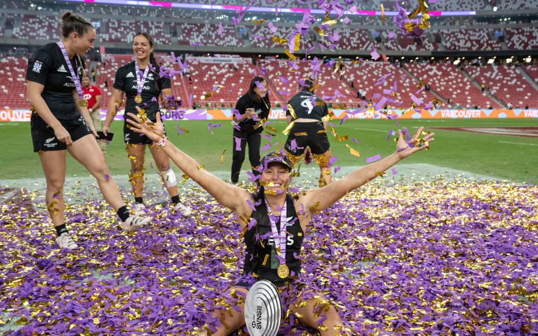 Tyla King celebrates the Black Ferns Sevens win in Singapore 2024.