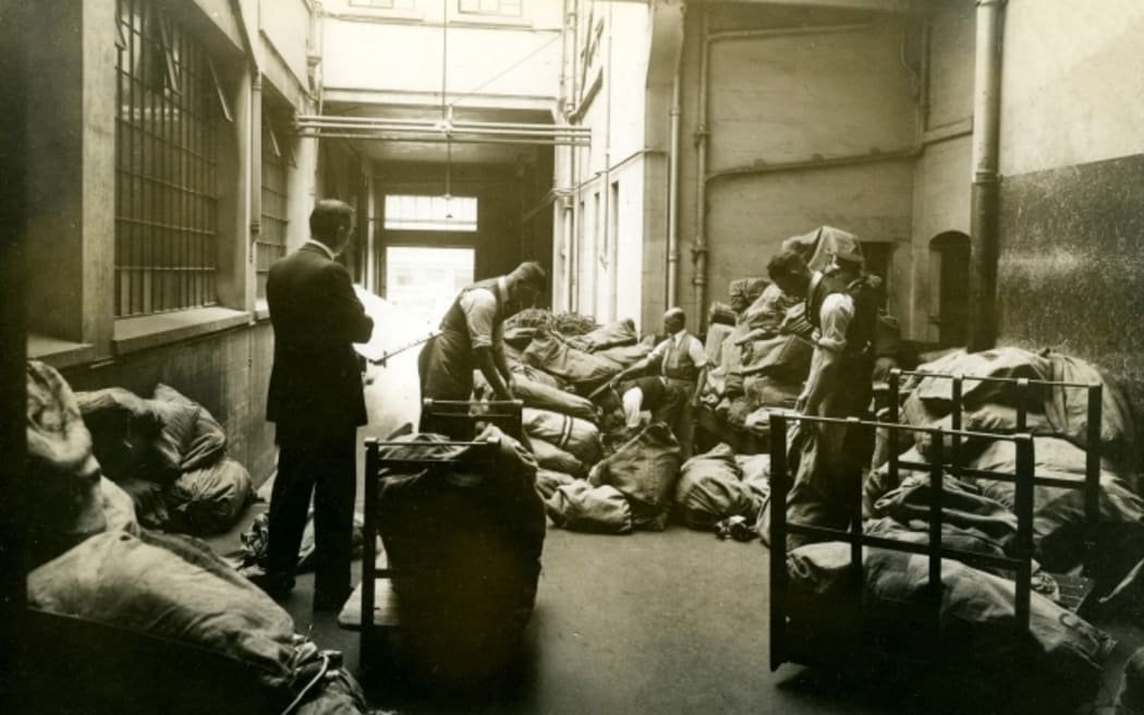 Chief Post Office Mailroom, Wellington 1920. AAME 8106 W5603 Box 126, Archives New Zealand