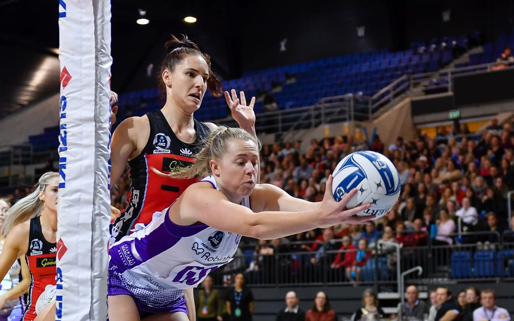 Monica Falkner of the Stars gets the ball from Karin Burger of the Tactix.