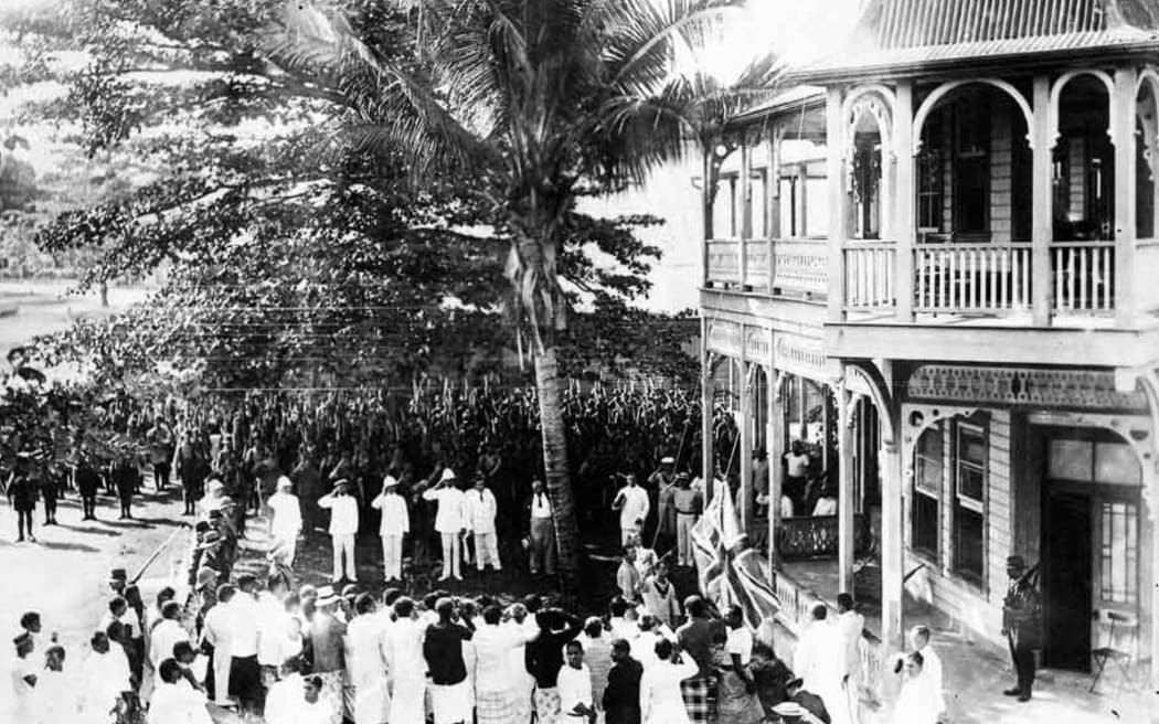New Zealand, British, Australian and French servicemen raise the Union Jack at the Apia courthouse in August 1914