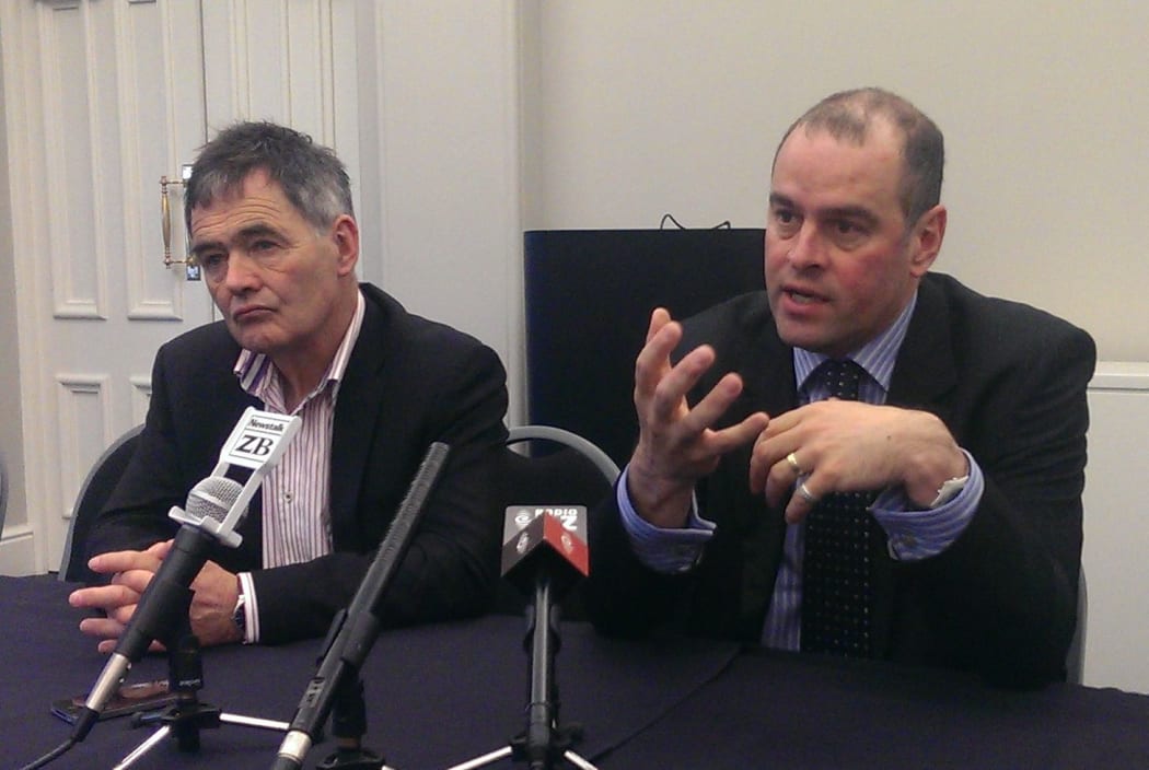Dave Cull (left) and AgResearch acting chief executive Andrew McSweeney.