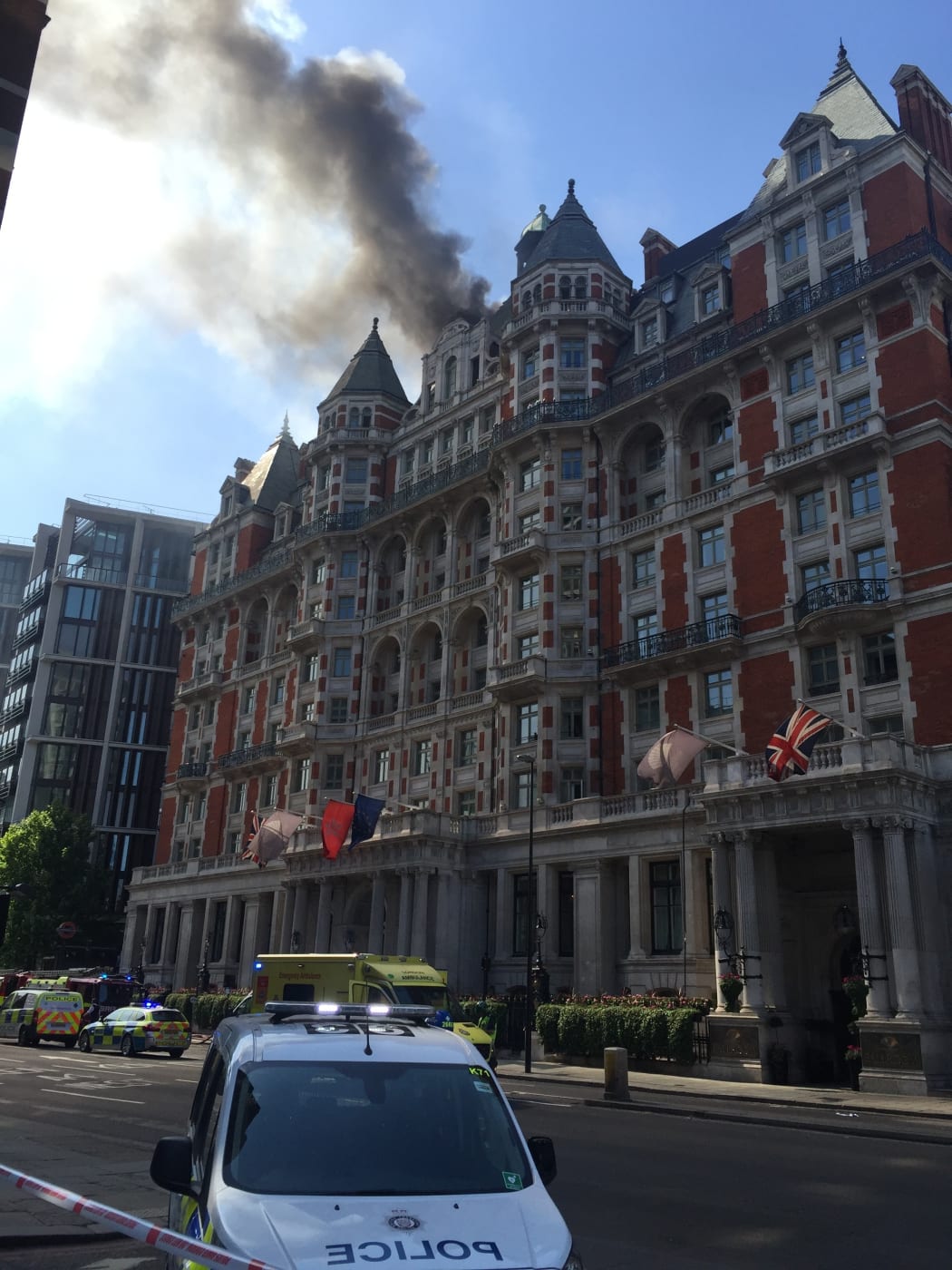 Plumes of black smoke billow as firefighters tackle a blaze at the Mandarin Oriental hotel in central London on June 6, 2018.