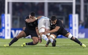 Tupou Vaa'i and Samisoni Taukei'aho on defence.