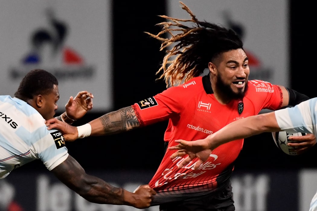 Toulon's Ma'a Nonu is tackled by Racing 92's Virimi Vakatawa during the French Top14 rugby union match Racing 92 vs RC Toulon on April 8, 2018 in Paris