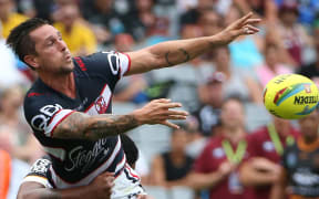 The Roosters playmaker Mitchell Pearce makes a pass. 2015.
