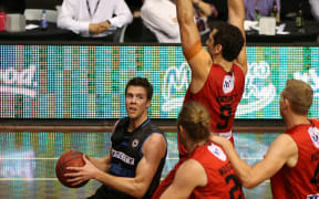 The Breakers' Tom Abercrombie takes on Perth in 2015