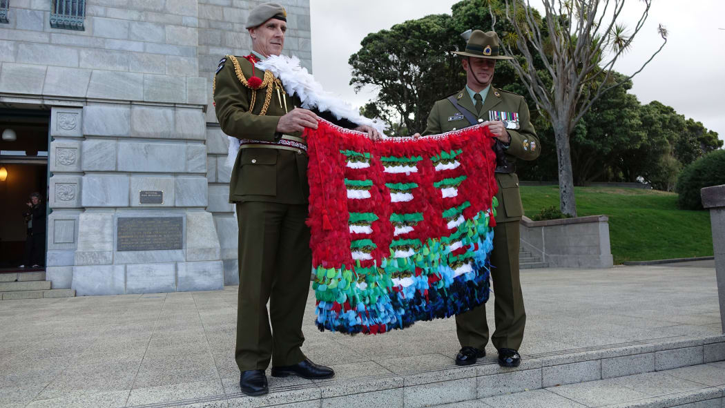 Chief of Defence Force Lieutenant General Tim Keating (left) and Warrant Officer First Class Robert Jobe (right) with the kahu huruhuru Nga Tapuwae at the National War Memorial, Wellington.
