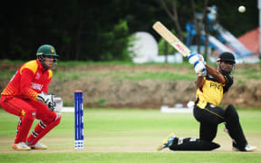 Sese Bau sweeps the ball