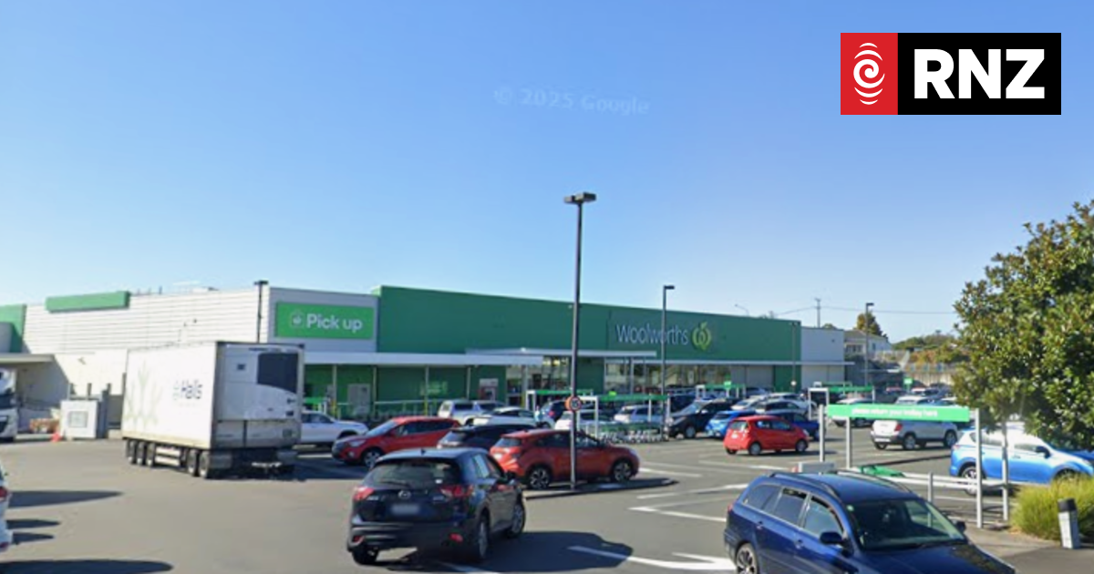 Woolworths Te Awamutu supermarket closed briefly due to diesel fumes