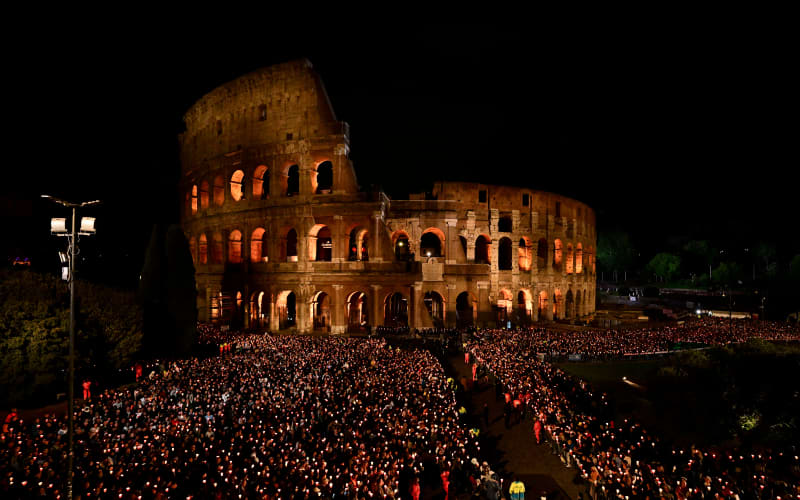Pope Francis, still recovering, skips Rome's annual Good Friday ...