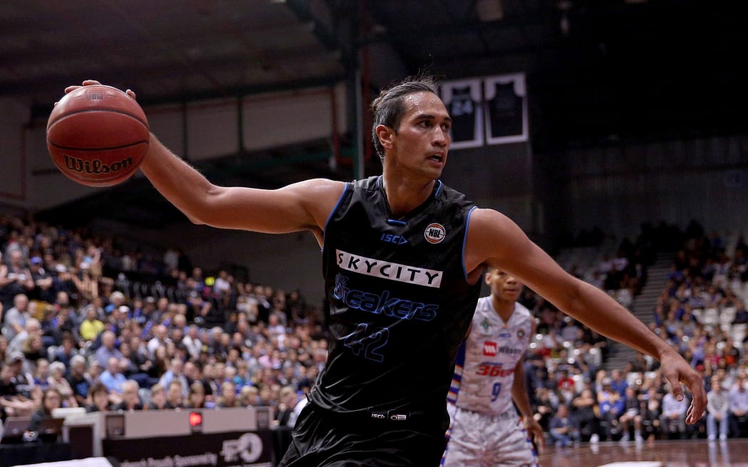 Tai Wesley playing for the Breakers in 2015