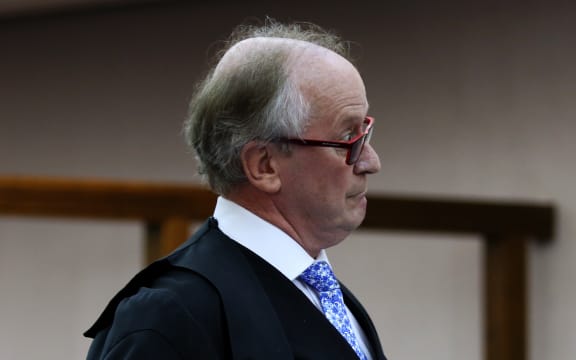 Mark Lundy's lead lawyer David Hislop questioning police computer expert.