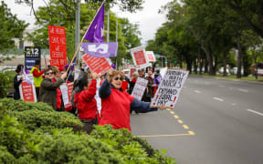 Nurses protest / strike for equal pay on Bealey Ave, Christchurch