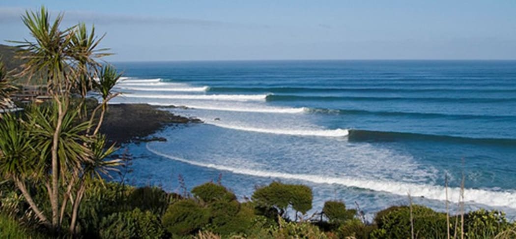 Raglan surf break