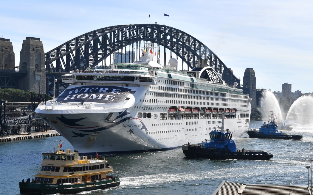 he Pacific Explorer makes its way to dock at the overseas passenger terminal on Sydney Harbour on April 18, 2022, as Australian authorities lifted a ban on cruise ships after relaxation in Covid 19 restrictions.
SAEED KHAN / AFP