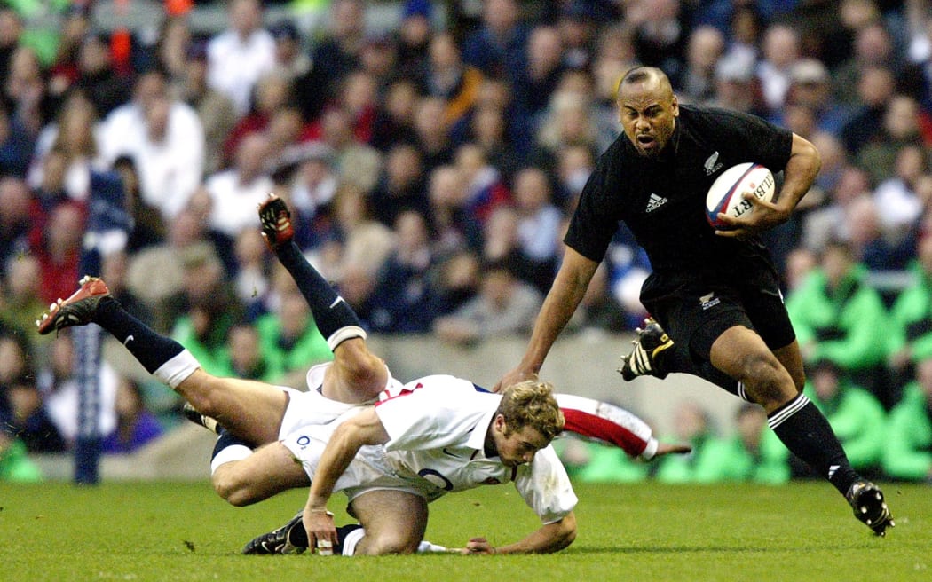 Jonah Lomu in a typical barnstorming run against England at Twickenham in 2002