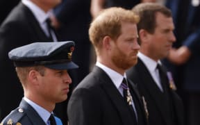 Britain's Prince William, Prince of Wales (L), Britain's Prince Harry, Duke of Sussex and Peter Phillips follow the coffin of Queen Elizabeth II, draped in the Royal Standard, on the State Gun Carriage of the Royal Navy, as it travels from Westminster Abbey to Wellington Arch in London on September 19, 2022, after the State Funeral Service of Britain's Queen Elizabeth II. Leaders from around the world attended the state funeral of Queen Elizabeth II. The country's longest-serving monarch, who died aged 96 after 70 years on the throne, was honoured with a state funeral on Monday morning at Westminster Abbey. (Photo by Odd ANDERSEN / POOL / AFP)