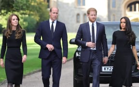(L-R) Britain's Catherine, Princess of Wales, Britain's Prince William, Prince of Wales, Britain's Prince Harry, Duke of Sussex, and Meghan, Duchess of Sussex on the long Walk at Windsor Castle on September 10, 2022, before meeting well-wishers. - King Charles III pledged to follow his mother's example of "lifelong service" in his inaugural address to Britain and the Commonwealth on Friday, after ascending to the throne following the death of Queen Elizabeth II on September 8. (Photo by Chris Jackson / POOL / AFP)