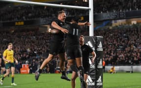 Julia Savea and teammates celebrate his try in the record-setting match against the Wallabies.