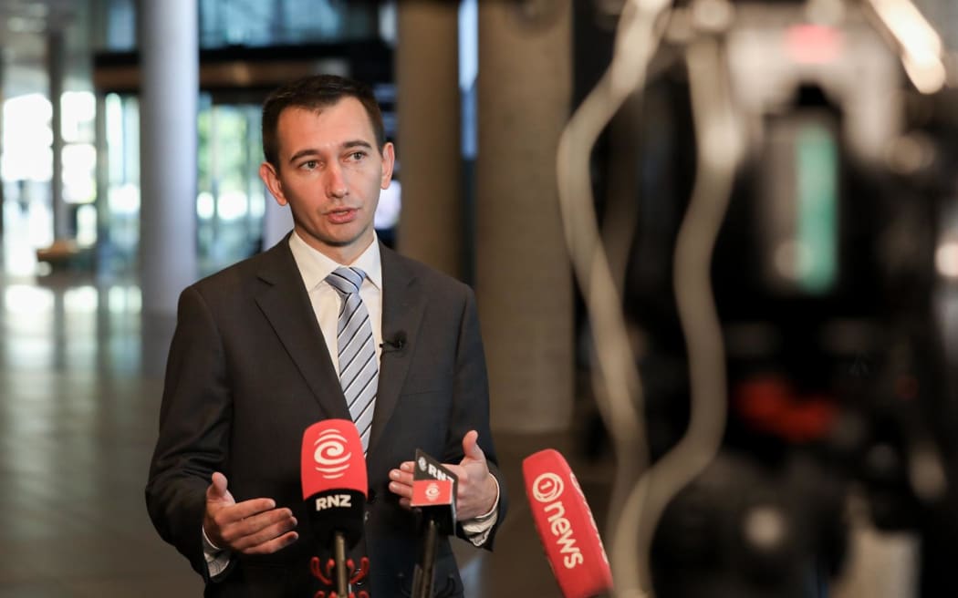 Simeon Brown appointed prominent oil, gas lobbyist to energy savings board  against official advice | RNZ News