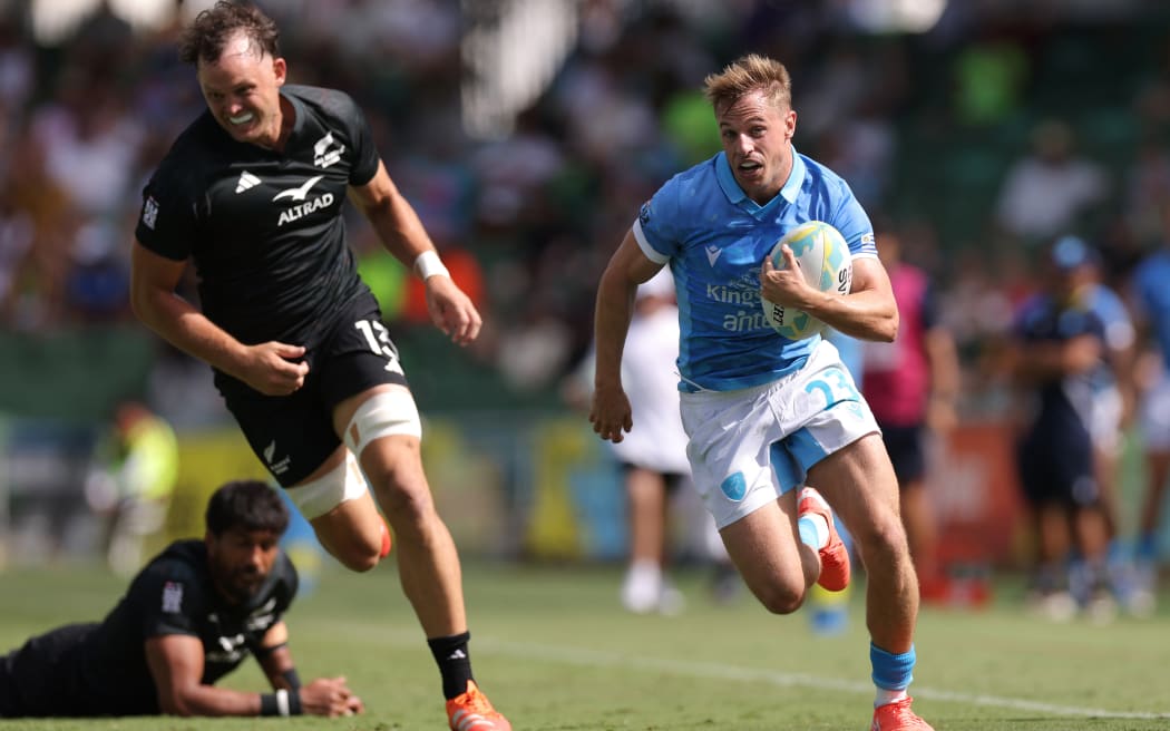 Ignacio Rodriguez of Uruguay runs the ball against New Zeland during the Rugby SVNS Series at HBF Park in Perth, Friday, January 24, 2025. (AAP Image/Richard Wainwright/Photosport)