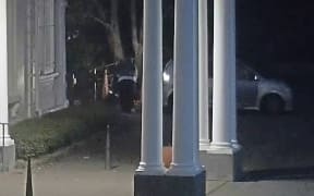 CCTV footage of the theft of a bronze from the Wallace Arts Trust at Pah Homestead.