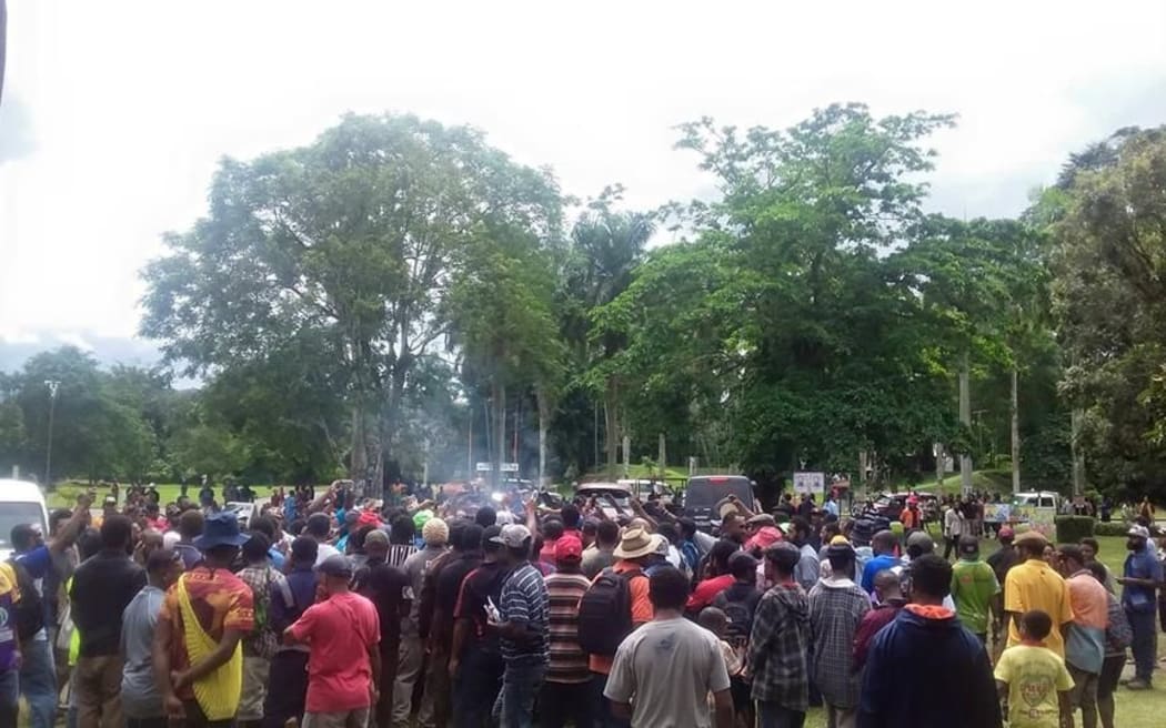 Hundreds gather to watch PNG ballot papers burnt at Unitech polling booth.