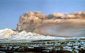 Mt Ruapehu erupts in 1995.