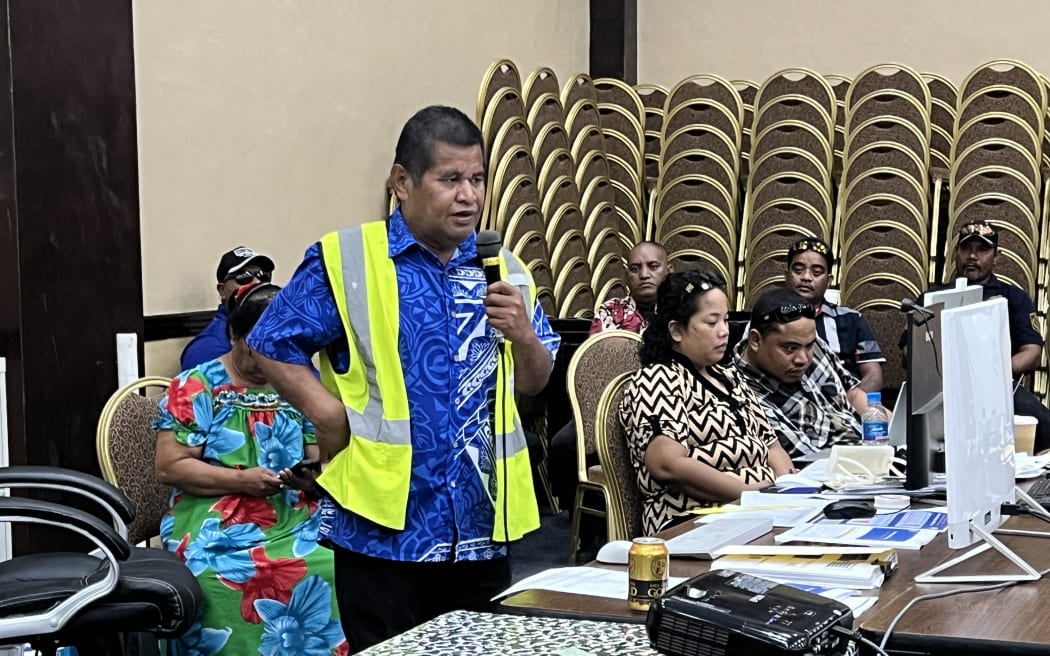 Marshall Islands Chief Electoral Officer Ben Kiluwe speaks to election workers on 17 November in preparation for the rollout of Monday's national election.