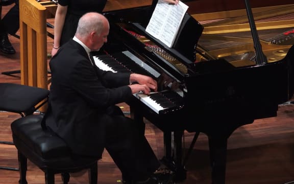 Michael Houstoun performing in John Psathas' Fragment