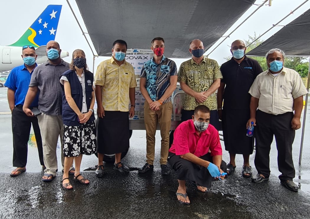 Kiribati Covid-19 vaccines arrive 25 May 2021 (L to R) MPs Koraubati Remuera & Betero Ataninora, Dr Wendy Snowden (WHO), Dr Tinte Itinteang (MHMS), David Yardley (Australian HC), Paul Wallis (NZ HC), MP Ioteba Redfern (squatting), Waqairapoa Tikoisuva (UNICEF) & MP Batoromaio Kiritian.