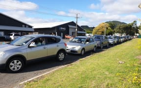 The line of vehicles waiting for Covid-19 testing in Kamo. 26 January 2021