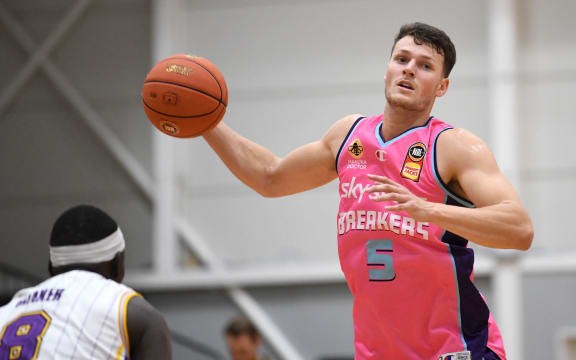 Yanni Wetzell of the Breakers.