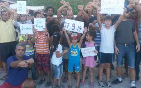 Protest at Nauru family residential compound - 27 September, 2014.