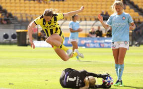 Phoenix's Ava Pritchard hurdles Melbourne City's Goal Keeper Sally James