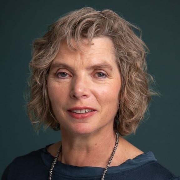 Dr Samantha Murton