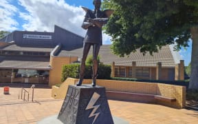 New temporary site for Rocky Horror statue