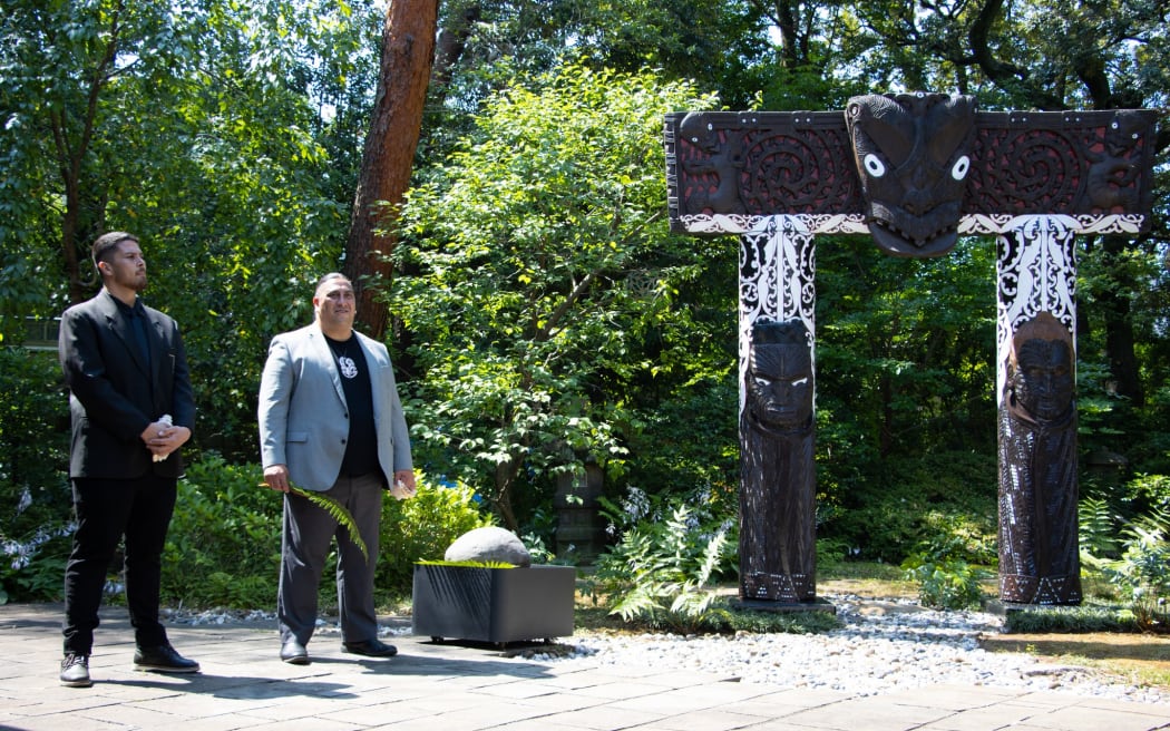 Carver Lenny Boonen (left) and Eraia Kiel at the blessing for the kūwaha Te Haeata Whero.