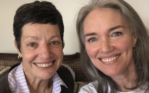 A selfie of Sharon and Petra. They smile at the camera.