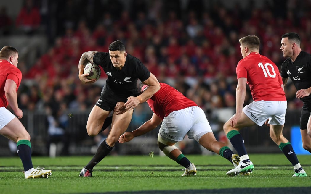 Sonny Bill Williams makes a break.