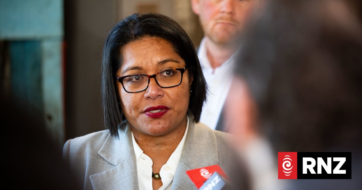 Labour promises small businesses easier access to government contracts