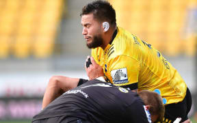Hurricanes' prop Tyrel Lomax is tackled by a Sharks' player. February 2020.