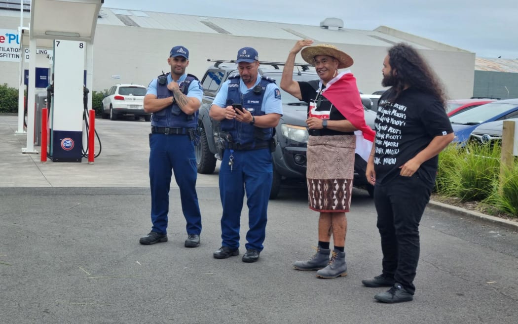 Police, protesters in New Plymouth