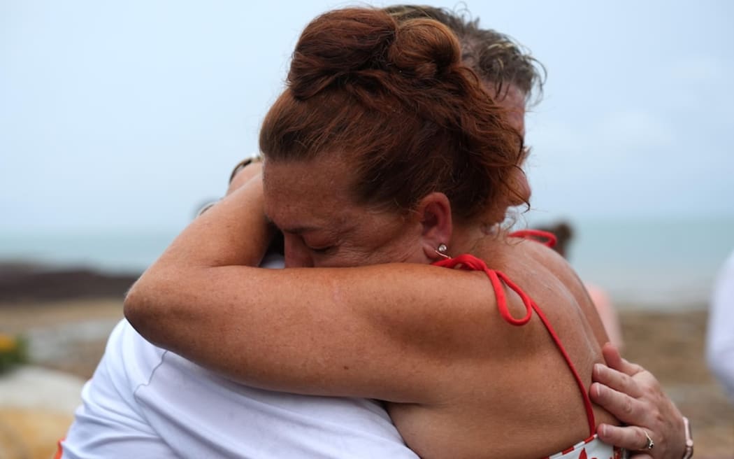 Survivors of Cyclone Tracy who lost loved ones to the natural disaster embraced one another during the event.