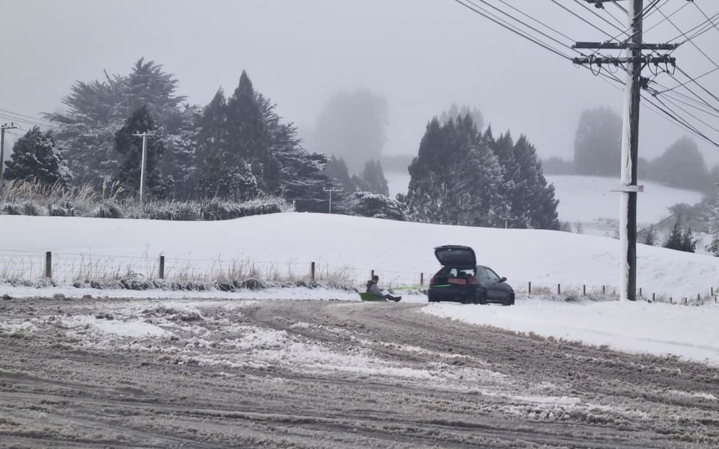 Snow in Dunedin's hill suburbs.